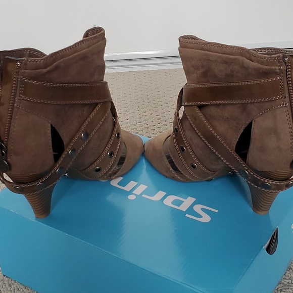 Simply Vera by Vera Wang Booties - Picture 5 of 10